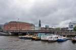 Hamburg - der Binnenhafen mit dem  Michel  im Hintergrund - 14.07.2013