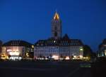 Blick ber den Brunnenplatz zum Turm der St.