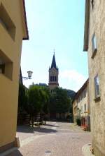 Fridingen an der Donau, Blick zur Kirche St.Martin, im neoromanischen Stil erbaut im 19.Jahrhundert, Aug.2013