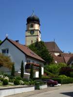 Kirchhofen im Markgrflerland, Blick zur Kirche St.Mari Himmelfahrt, Juni 2013