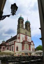 Bad Sckingen, Blick ber den Mnsterplatz zum St.Fridolins-Mnster, Juni 2013