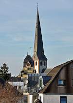  ber den Dchern von Euskirchen , Turm des alten Rathauses und dahinter Turm der St.