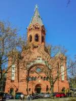 Die Passionskirche in Berlin-Kreuzberg wurde 1905 - 1908 im neuromanischen Stil mit quadratischem Grundriss erbaut.