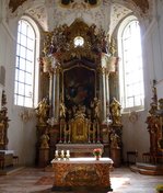 Mittenwald, der Hochaltar in der Kirche St.Peter und Paul, Aug.2014