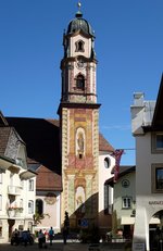 Mittenwald, die Pfarrkirche St.Peter und Paul, Aug.2014