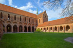 Kirchenschiff und Kreuzgang  Kloster Chorin.