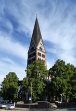 Ettlingen, die katholische Herz-Jesu-Kirche mit dem 70m hohen Glockenturm, erbaut 1902-06, Aug.2015