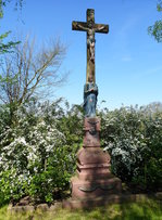 Rheinhausen, das Kreuz steht am Eingang zur St.Ulrichskapelle, Mai 2016