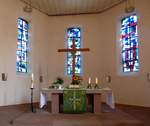 Steinen, der 1958 neu aufgestellte Altar in der evangelischen Kirche, Sept.2016