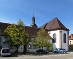 Klingenmnster, Ostflgel des Klostergebudes und die Klosterkirche St.Michael der ehemaligen Reichsabtei, Sept.2017