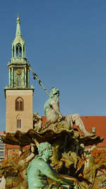 Der Neptunbrunnen und die St.