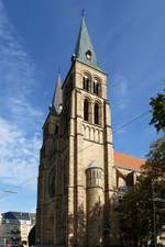 Landau, die Marienkirche, auch Dom zu Landau genannt, mit den 60m hohen Doppeltrmen, Sept.2017