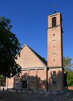 Freiburg, die evangelische Friedenskirche im Stadtteil Oberau, erbaut 1951, Aug.2020
