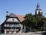 Auenheim, Blick auf das alte Rathaus und die evangelische Kirche, Aug.2020