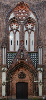 Das Eingangsportal der Evangelisch-Lutherischen Kirche Sankt Bartholomaei in Demmin.