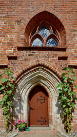 Das Sdportal der Kirche in Linstow.