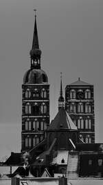 Die  Nikolaikirche in Stralsund wurde im Jahr 1276 erstmals urkundlich erwhnt.