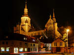 Die St.-Marien-Kirche berragt die Gebude am Altstadtrand in Stralsund.