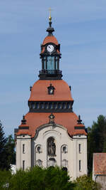 Der neobarocke Turm der Moritzburger Kirche.