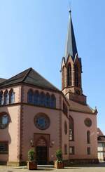 Emmendingen, die evangelische Stadtkirche, erhielt nach Umbauten 1905 ihr heutiges Aussehen, der Turmneubau erfolgte 1858-59, Juli 2018 