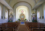 Lahr-Kuhbach, Blick zum Altar in der Kirche Mari Heimsuchung, Juli 2019