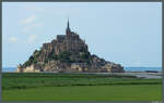 Blick vom Festland auf die Insel Mont Saint Michel.