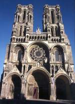 Laon, Kathedrale Notre Dame, Westfassade mit 55 m hohen Türmen.