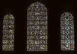 Chartres, Kathedrale Notre Dame, sehr schne Glasmalerarbeit der Kirchenfenster ber dem Hauptportal an der Westseite.