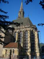 Thann im Elsa,  St.Theobald-Mnster, Chor und Turm von der Sdseite, die farbigen Dachziegel wurden 1887-95 angebracht,  Sept.2010