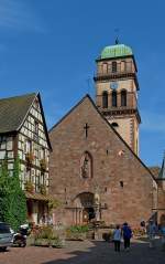 Kaysersberg, die Heilig-Kreuz-Kirche, berwiegend romanisch, geht zurck auf das 13.Jahrhundert, Aug.2011