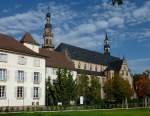 Molsheim, die St.Georg-und Dreifaltigkeits-Kirche, erbaut 1615-18, der nachgotische Kirchenbau zhlt zu den bedeutendsten aus dem 17.Jahrhundert im Rheintal, Okt.2012