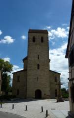 Ottmarsheim, Turm und Haupteingang zur Abteikirche, Juni 2012