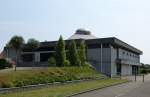 Saint-Louis, der moderne Kirchenbau St.Peter im Stadtteil Neuweg, Aug.2015 