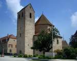 Ottmarsheim im sdlichen Elsa, die 1020-30 erbaute Abteikirche zhlt zu den bedeutendsden Baudenkmalen der Romanik, Mai 2010