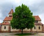 Avolsheim, die neoromanische Kirche St.Maternus wurde 1911 erbaut, Mai 2013