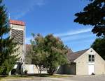 Riedisheim, die Kirche Saint-Jean-Baptist, erbaut 1982, Juli 2017