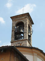 Turmspitze der katholischen Kirche Parrocchia di  San Giorgio Martire  in Orio al Serio.