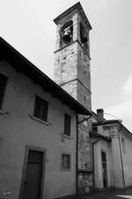 Glockenturm der katholischen Kirche Parrocchia di  San Giorgio Martire  in Orio al Serio.