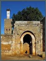 Von der Moschee der Chellah von Rabat sind das Minarett und ein Portal noch gut erhalten geblieben.