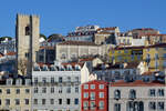 Blick vom Ufer des Tejo auf dien Kathedrale von Lissabon.