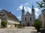 Arlesheim, Blick ber den Domplatz zur barocken Domkirche von 1681, Juli 2013