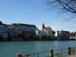 Basel, Blick von Kleinbasel ber den Rhein zur Kirche St.Martin, April 2015