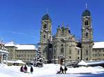 Benediktinerkloster Einsiedeln, Front der Klosterkirche mit viel Schnee - 10.02.2009