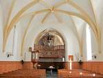 Susch im Unterengadin, reformierte Kirche San Jon, Innenansicht mit Orgel - 13.09.2019