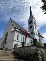 Bled, die Pfarrkirche St.Martin, der neugotische Bau wurde 1905 errichtet, juni 2016