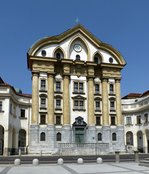 Ljubljana, die Ostfassade der barocken Ursulinen-Kirche der Heiligen Dreifaltigkeit, erbaut 1718, Juni 2016