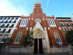 Die Kirche des Heiligen Kreuzes (Parroquia de Santa Cruz) mit ihrer im Stil des Churriguerismus gestalteten Fassade wurde in den Jahren von 1889 bis 1902 erbaut.