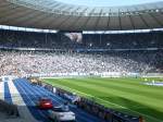 Das Berliner Olympiastdaion von innen.Von meinem Dauerkartenplatz aus fotografiert mit Sicht auf die Ostkurve mit den Herthafans.So ganz nebenbei das war beim Spiel Hertha BSC Berlin gegen Schalke 04