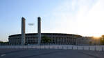Sonnenuntergang um April 2018 hinter dem Olympiastadion in Berlin.