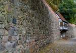 Neubrandenburger Stadtmauer mit Wiekhaus.